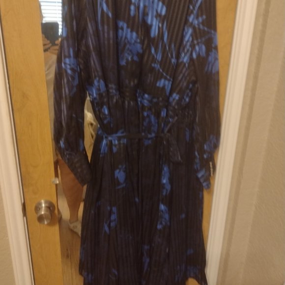 Dress - Picture 6 of 9